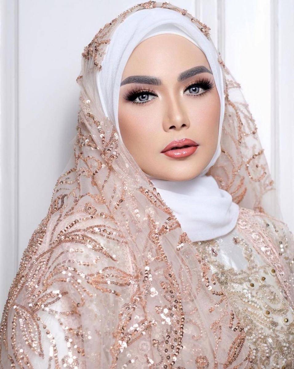 Krisdayanti pakai hijab (Instagram.com/dhirmanputra)