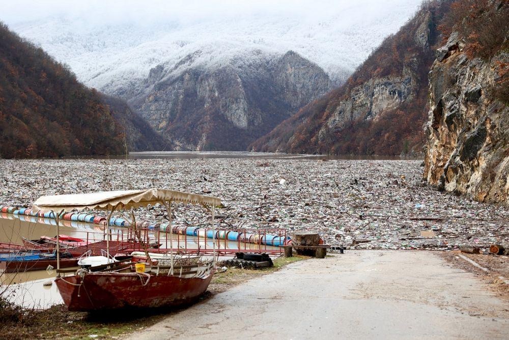 Miris, Berton-ton Sampah Kotori Sungai di Balkan