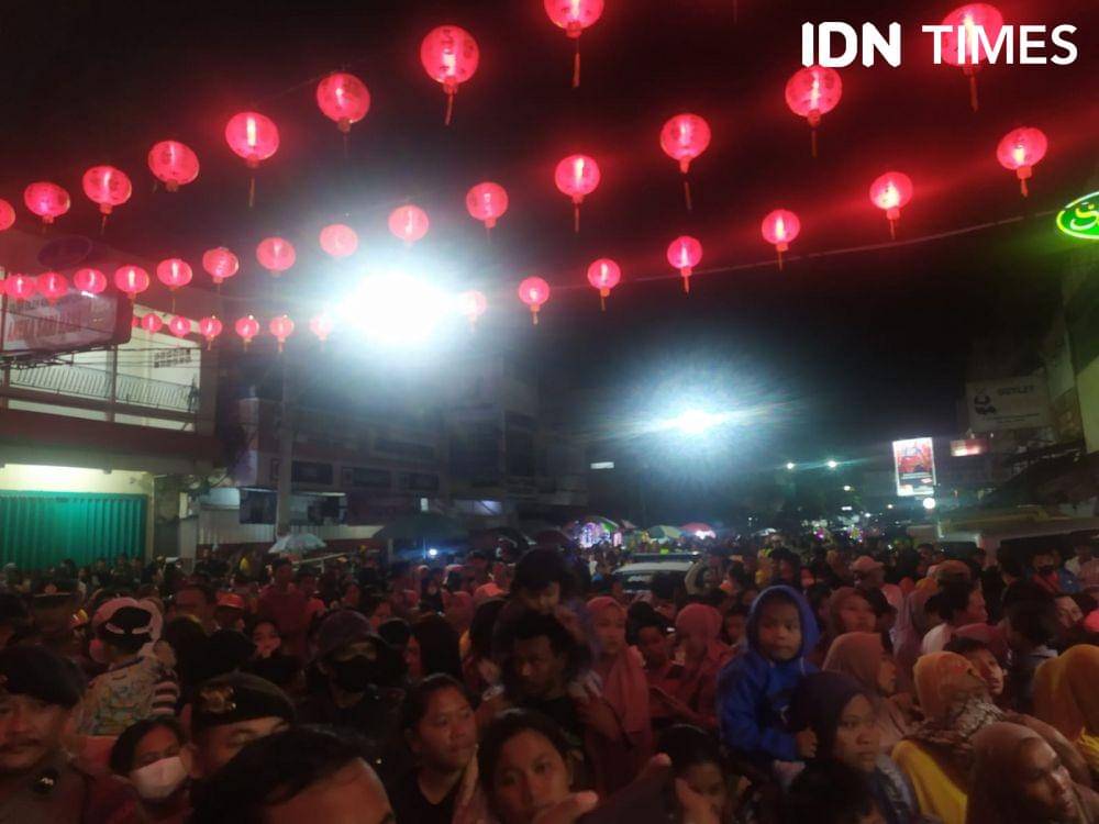 Perayaan malam Tahun Baru Imlek 2023 di Vihara Thay Hin Bio, Bandar Lampung, Sabtu (21/1/2023).