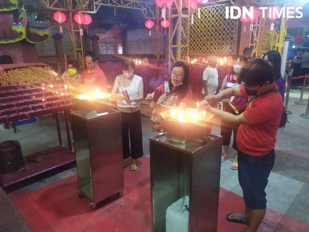 Perayaan malam Tahun Baru Imlek 2023 di Vihara Thay Hin Bio, Bandar Lampung, Sabtu (21/1/2023).