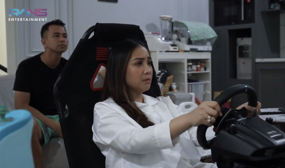 momen Raffi dan Gigi main balap mobil di rumah (youtube.com/RANS Entertainment)