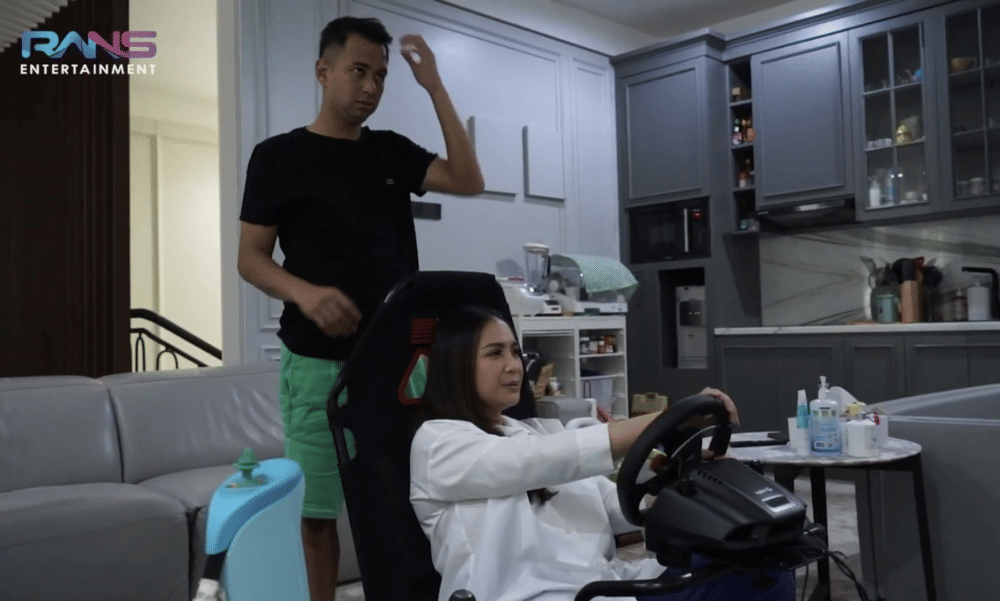 momen Raffi dan Gigi main balap mobil di rumah (youtube.com/RANS Entertainment)
