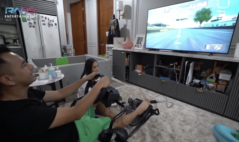 momen Raffi dan Gigi main balap mobil di rumah (youtube.com/RANS Entertainment)