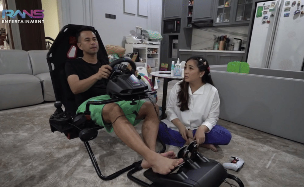 momen Raffi dan Gigi main balap mobil di rumah (youtube.com/RANS Entertainment)