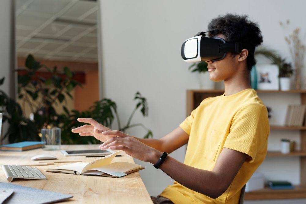ilustrasi menggunakan VR (pexels.com/Julia M Cameron)