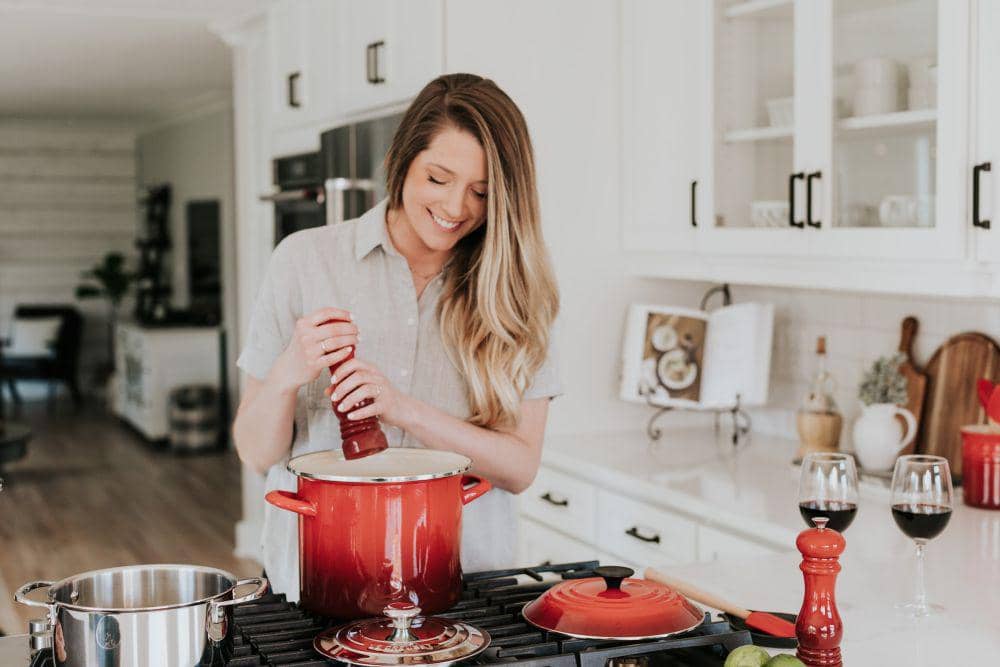 ilustrasi memasak (unsplash.com/@beccatapert)