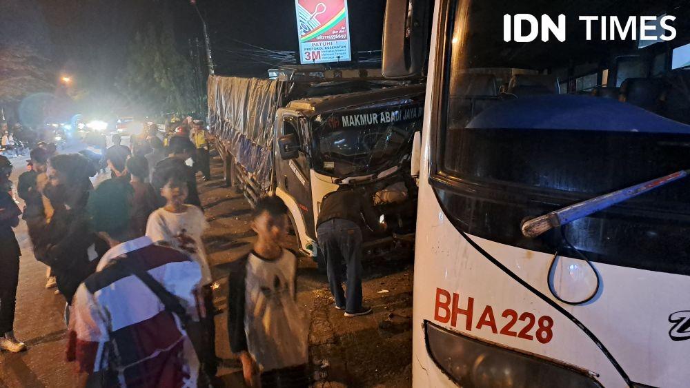 Kronologi Truk Tabrak Patung Bima Raksasa dan Bus di Purwakarta