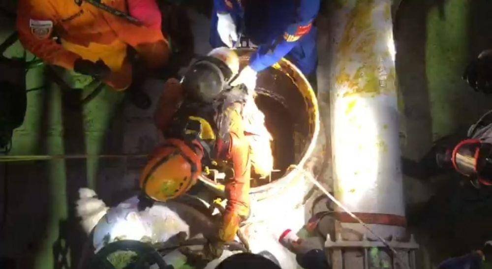 Tiga pekerja kapal di MT Nur Hasanah ditemukan dalam kondisi tewas di dalam palka kapal diduga akibat menghirup gas beracun, Minggu (22/1/2023).  Foto Istimewa