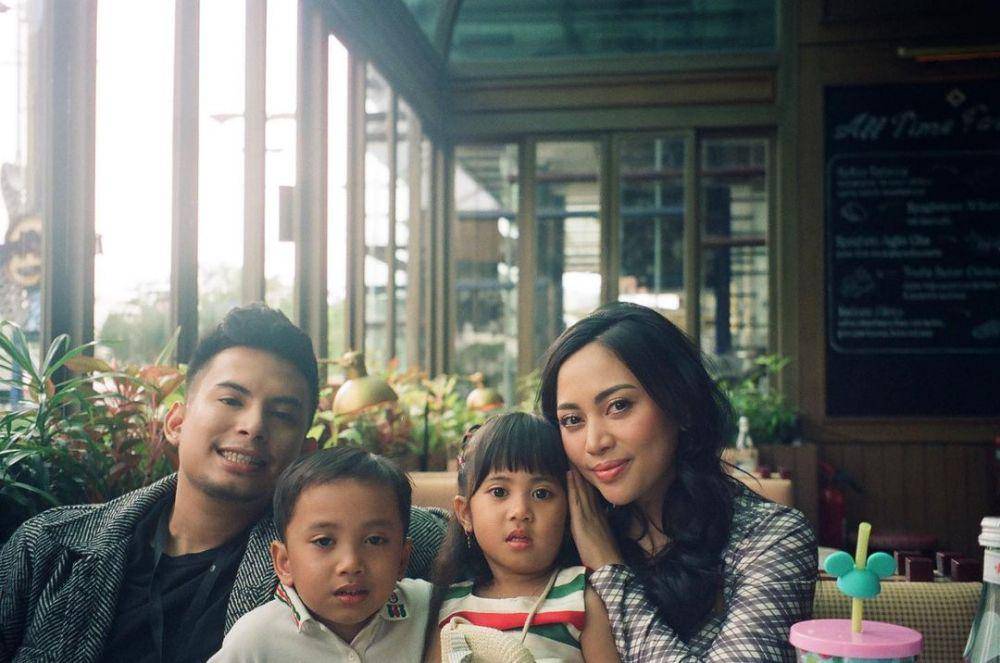 Okin dan Rachel (instagram.com/ravenanalog)
