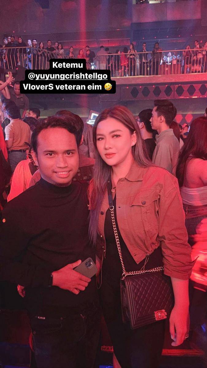 potret artis di konser Bunda Corla (instagram.com/vickyshu)