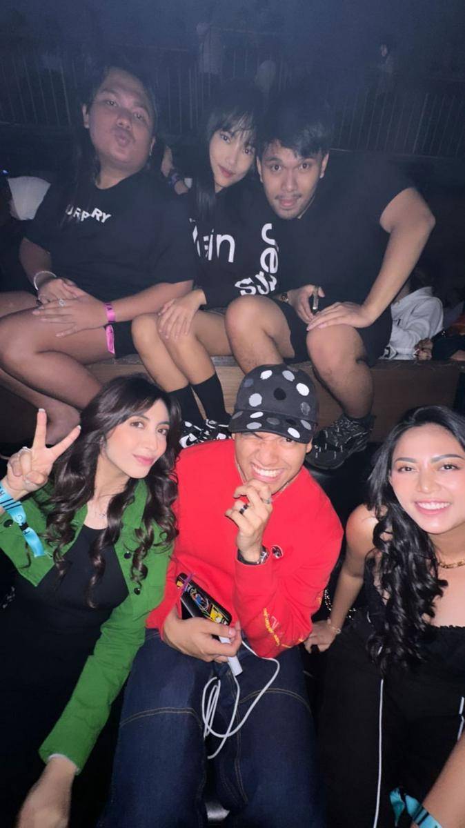 potret artis di konser Bunda Corla (instagram.com/rachelvennya)