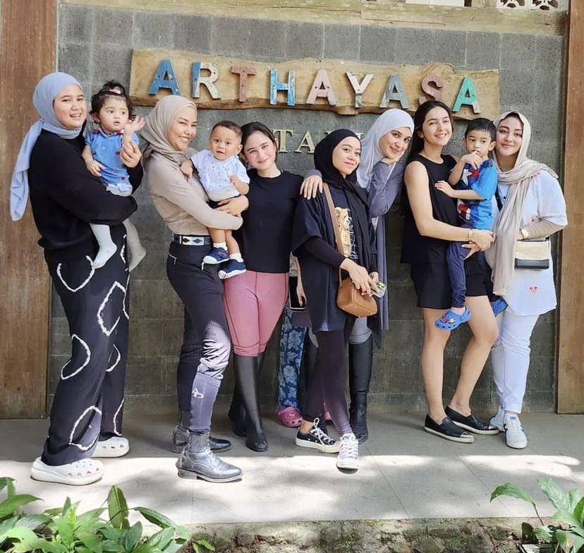 Lesti Kejora, Shiren Sungkar, Tissa Biani, Dara Arafah, Margin, Nabila Syakieb dan Kakak Tissa (instagram.com/shireensungkar)