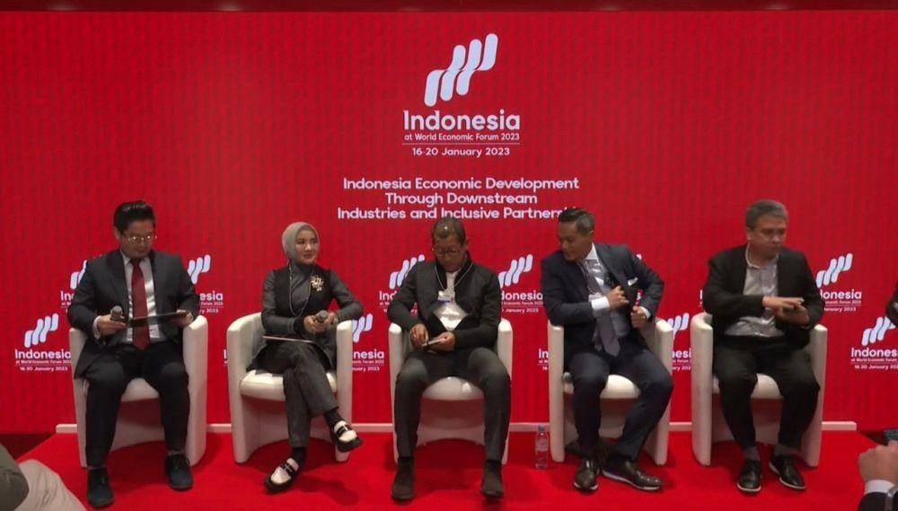 Direktur Utama PT Pertamina (Persero) Nicke Widyawati di Paviliun Indonesia pada World Economic Forum (WEF) yang digelar di Davos, Swiss, Rabu (18/1). (Dok. Pertamina)