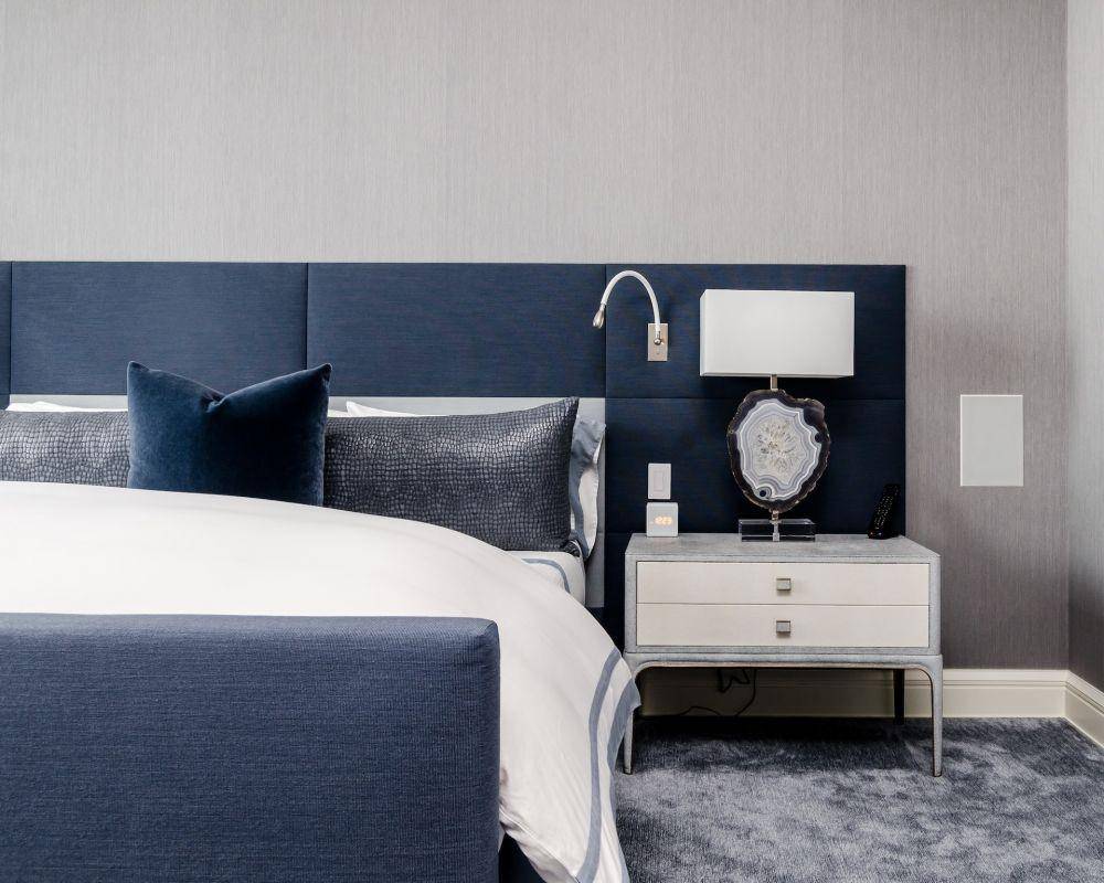 kamar warna biru (unsplash.com/chastity cortijo)