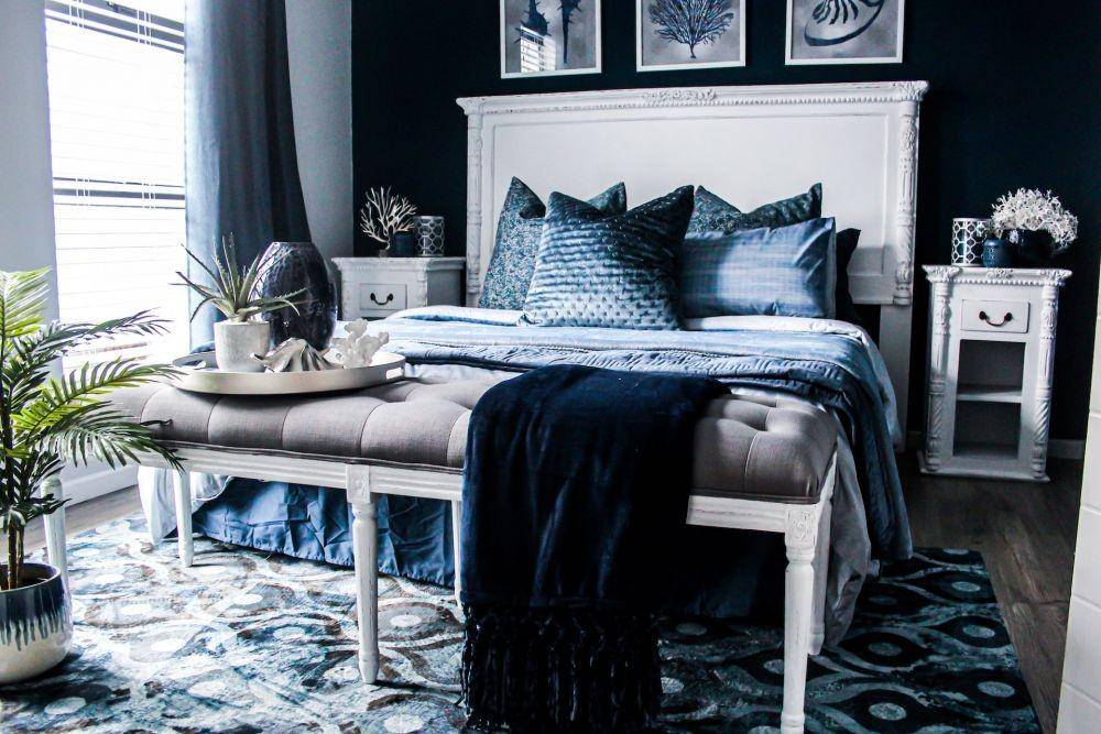 kamar warna biru (unsplash.com/devon janse)