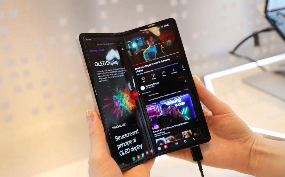 Samsung Display "Flex In & Out" (dok. Samsung Display)