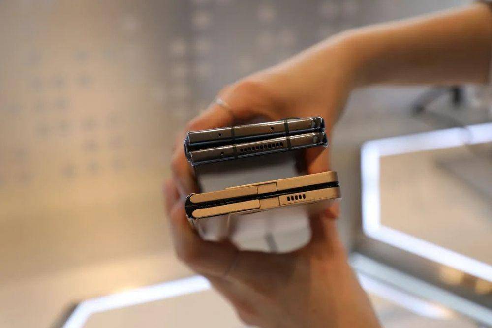 Samsung Display "Flex In & Out" (dok. Samsung Display)