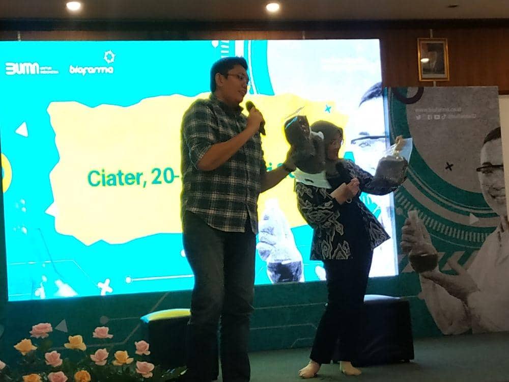 Kepala Departemen Manajemen Produk Iman Suryaman (Kiri). IDN Times/Debbie Sutrisno