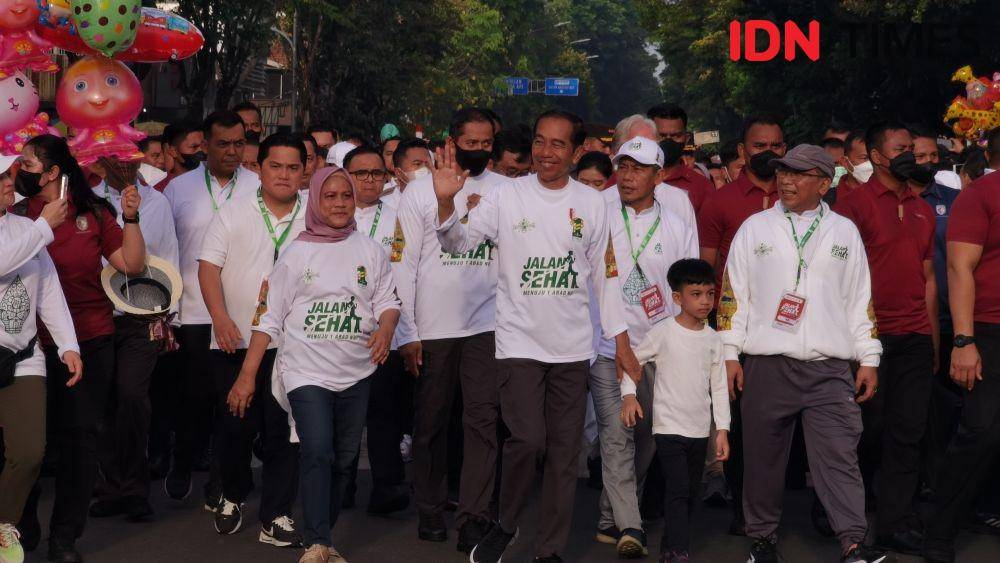 Presiden Jokowi ikuti jalan sehat Porseni NU. (IDN Times/Larasati Rey)