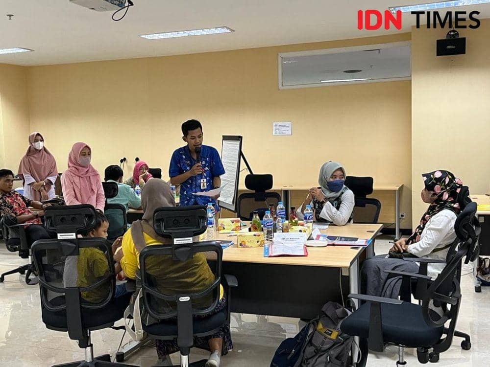 Para pendidik mengikuti pelatihan perencanaan pembelajaran berbasis proyek yang merupakan bagian dari CSR Pendidikan dari Nasmoco Group di Gedung MG Setos, Jumat (20/1/2023). (IDN Times/Anggun Puspitoningrum)