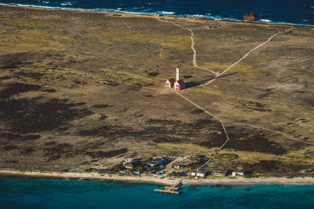Little Curacao (unsplash.com/jor9en)