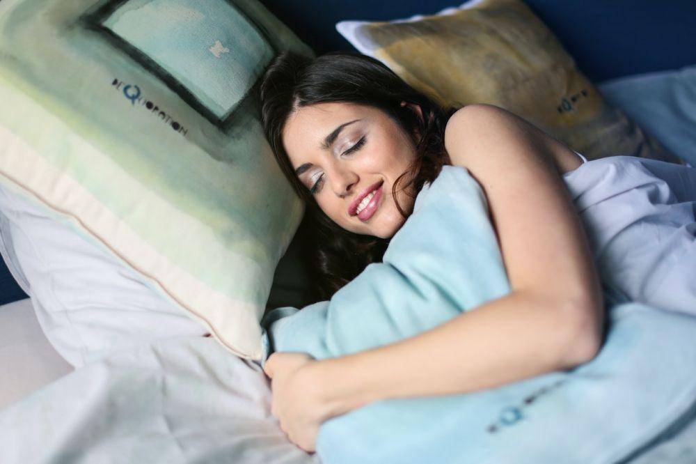 ilustrasi tidur bahagia (pexels.com/Andrea Piacquadio)