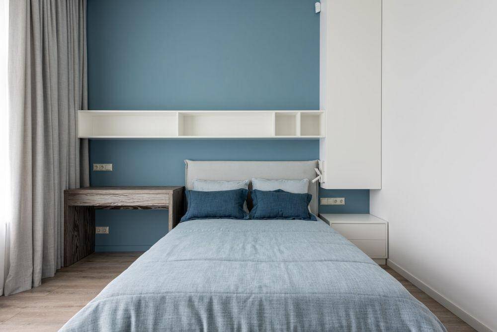 kamar warna biru (pexels.com/Max Vakhtbovych)