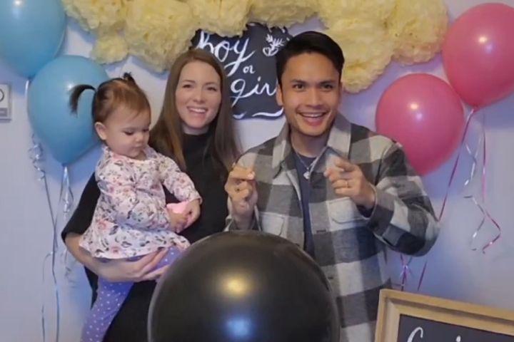 10 Potret Gender Reveal Anak Kedua Randy Pangalila, Bikin Penasaran!