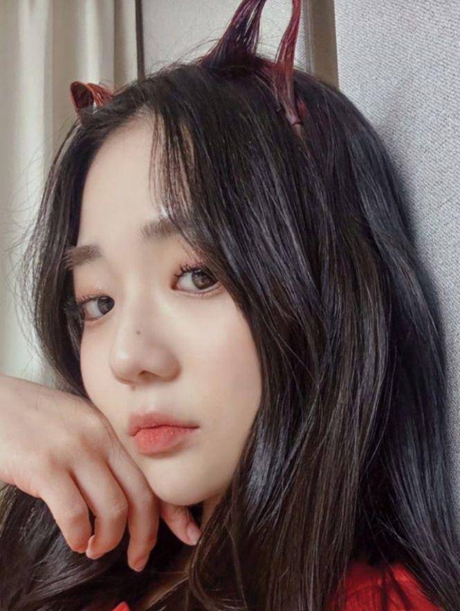 Yoon Seoyeon tripleS (instagram.com/triples.fans)