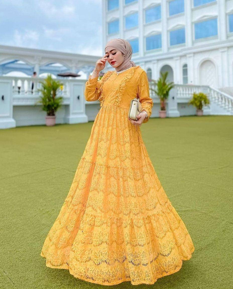 Dress pesta hijab ala princess disney (instagram.com/yollaangitaaa)