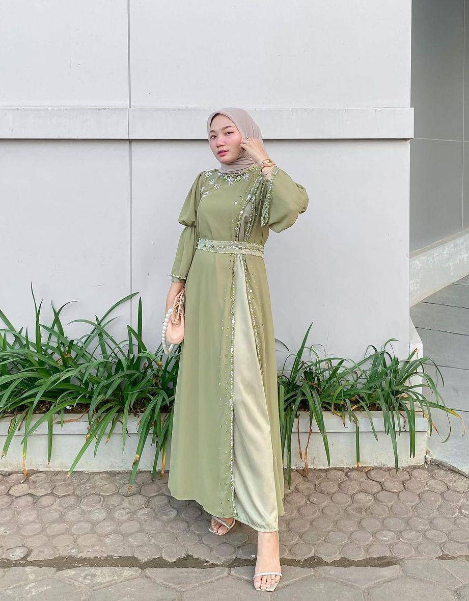 Dress pesta hijab ala princess disney (instagram.com/donanirmala)
