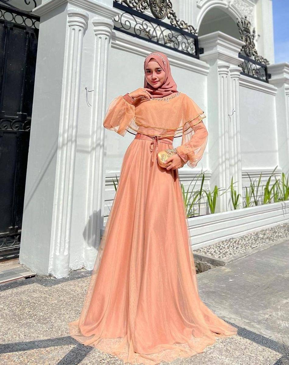 Dress pesta hijab ala princess disney (instagram.com/_nbilla)
