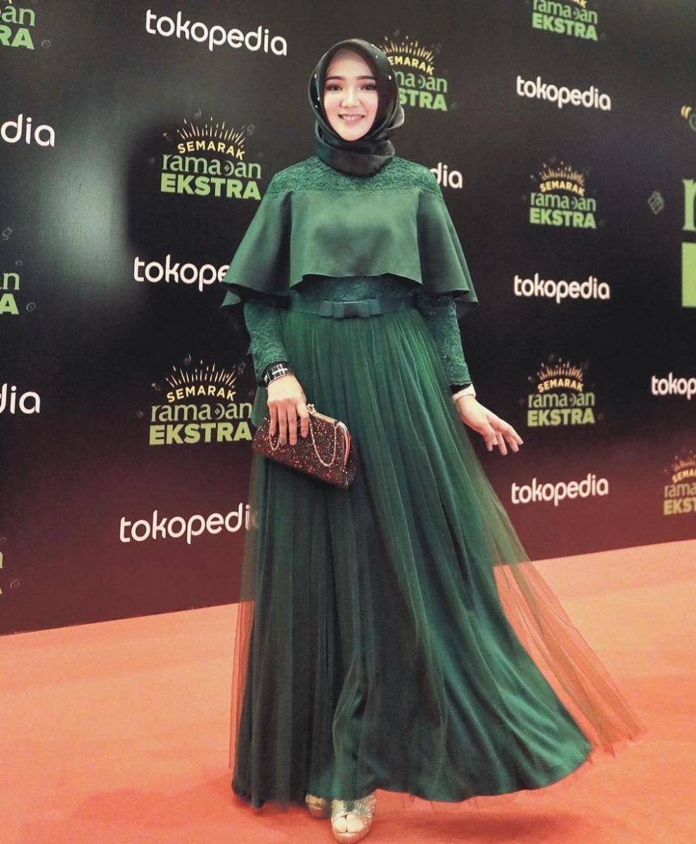 Dress pesta hijab ala princess disney (instagram.com/ayuindriati)