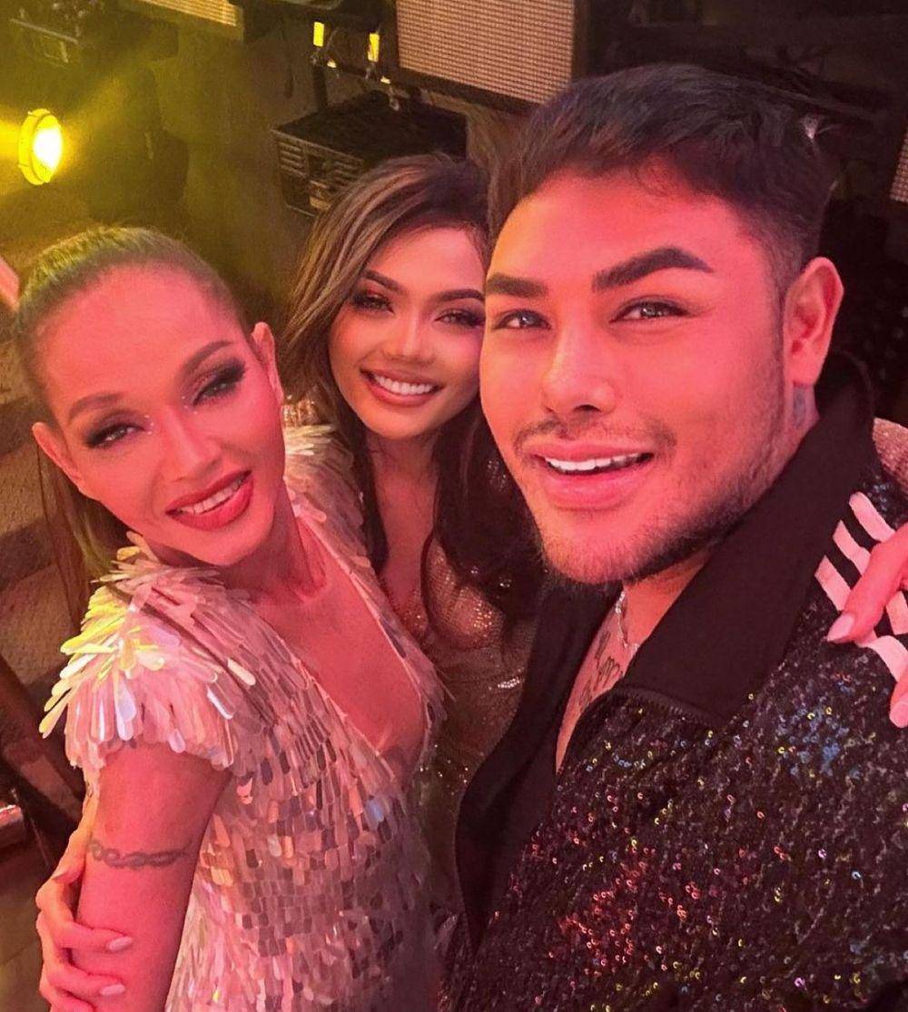 potret artis di konser Bunda Corla (instagram.com/rinanose16)