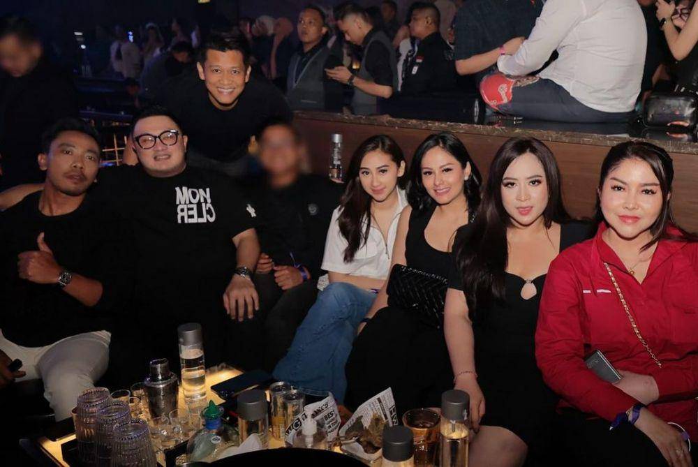 potret artis di konser Bunda Corla (instagram.com/maharanikemala)