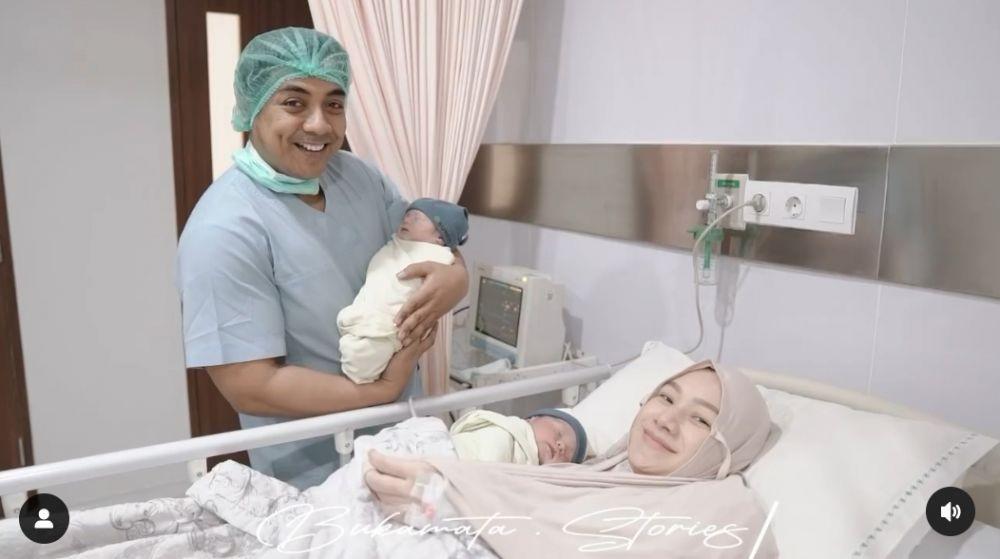 10 Momen Kelahiran Anak Kembar Indri Giana dan Ustaz Riza Muhammad