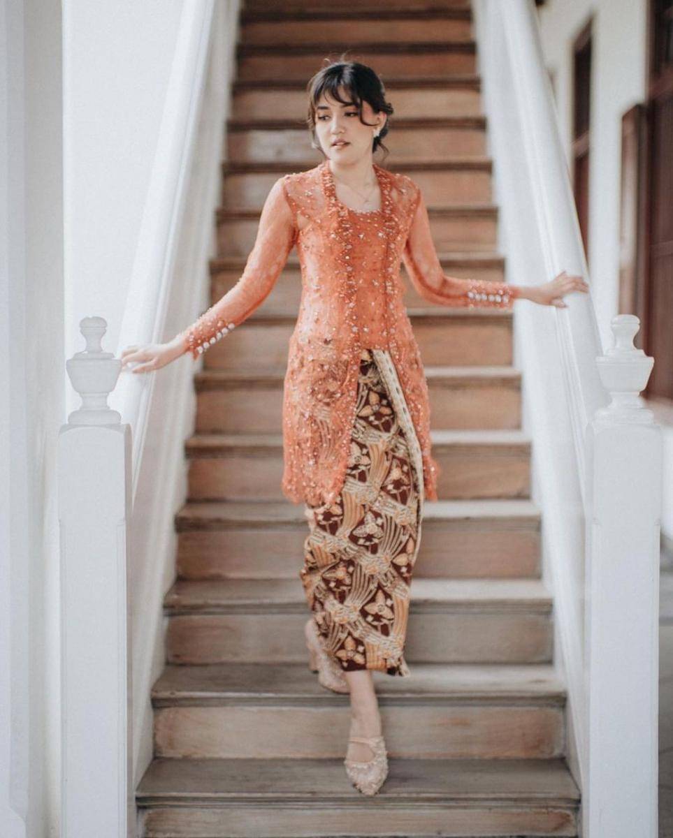 Kebaya resepsi. (instagram.com/ifyalyssa)