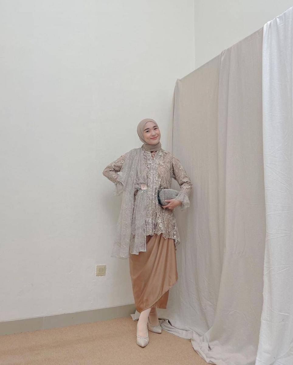 Kebaya kondangan. (instagram.com/denisarani)