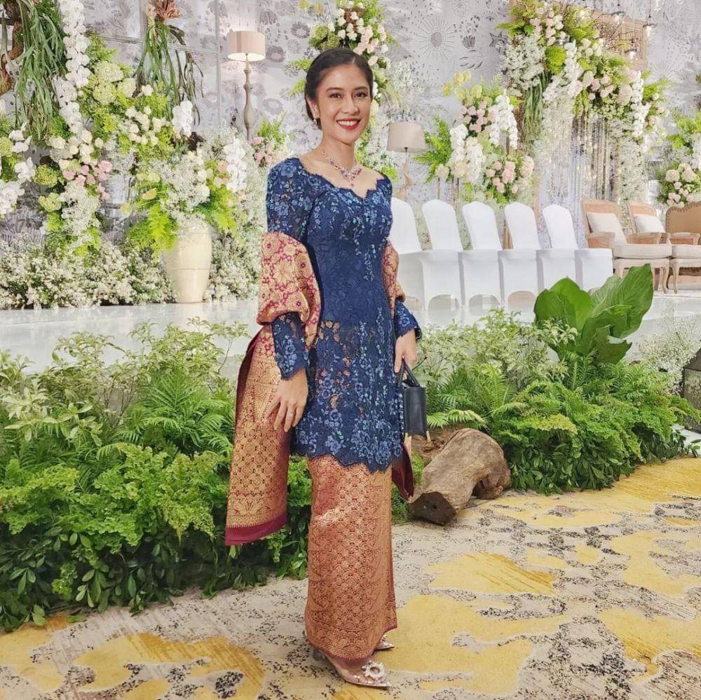 Kebaya resepsi. (instagram.com/therealdisastr)