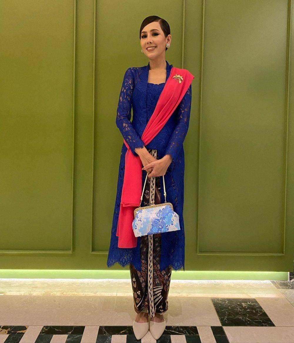 Kebaya resepsi. (instagram.com/renitasari)
