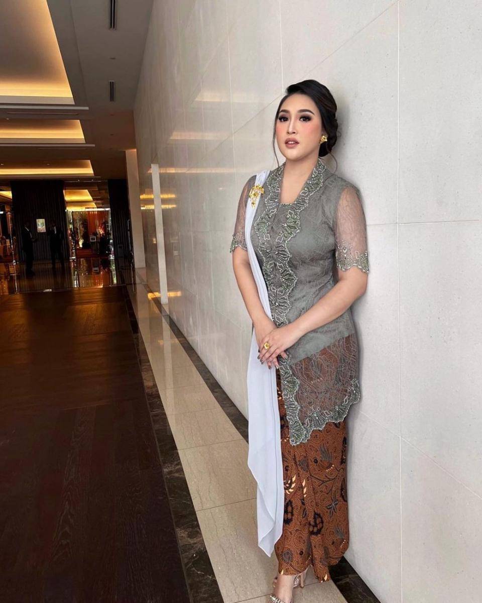 Kebaya resepsi. (instagram.com/afifahyusuf)