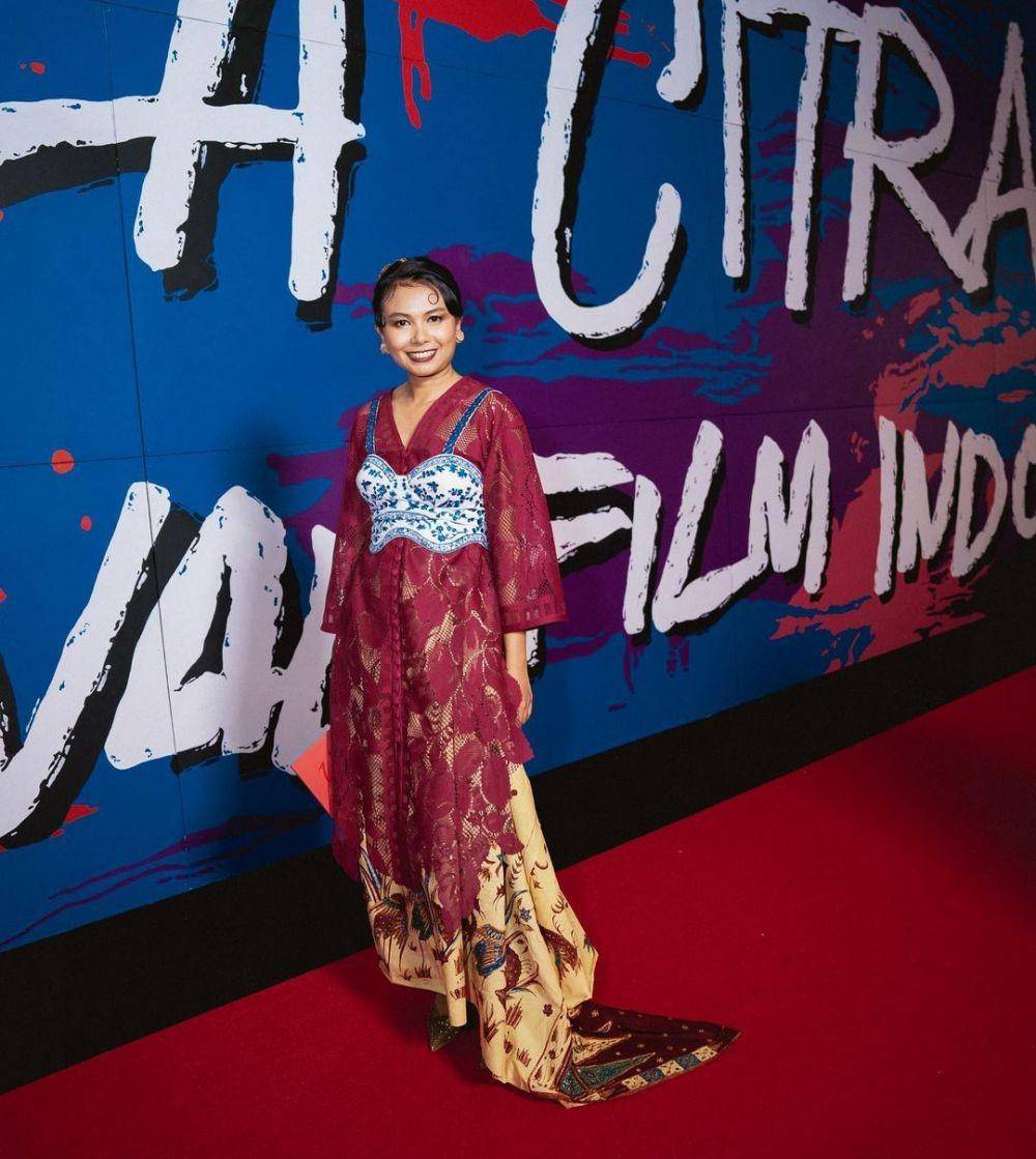 Kebaya Kamila Andini (instagram.com/kamilandini)