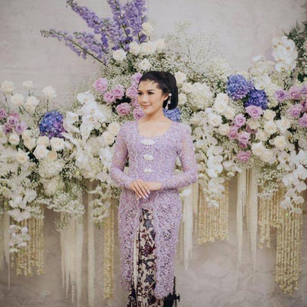 Kebaya Erina Gudono (instagram.com/erinagudono)