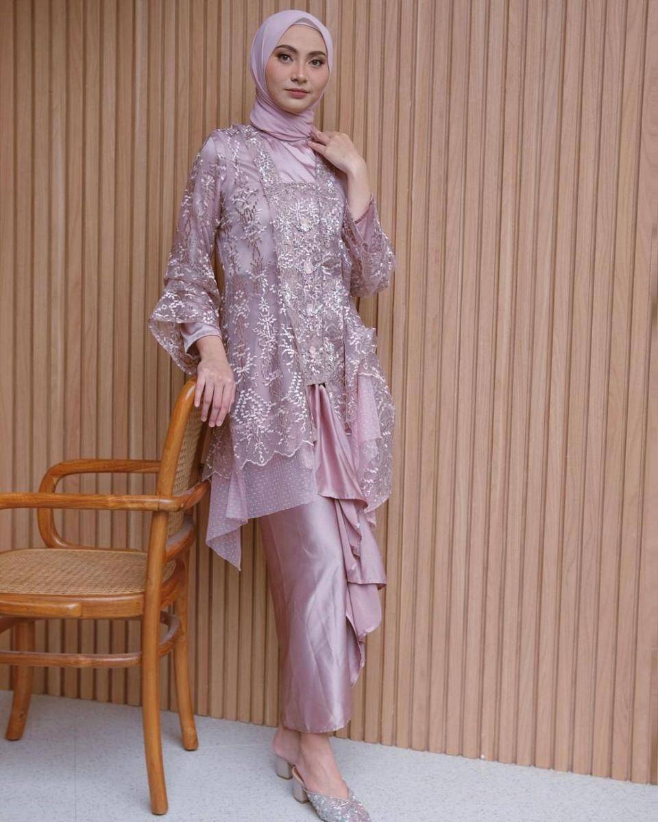 Kebaya warna lilac (instagram.com/jaleela.id)