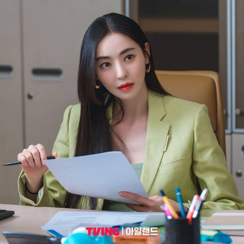 potret Lee Da Hee di drakor Island (instagram.com/tving.official)