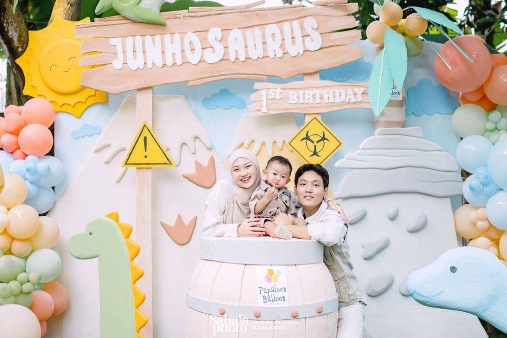 potret perayaan ulang tahun Junho (Sahala Photo via instagram.com/juliaprt7)
