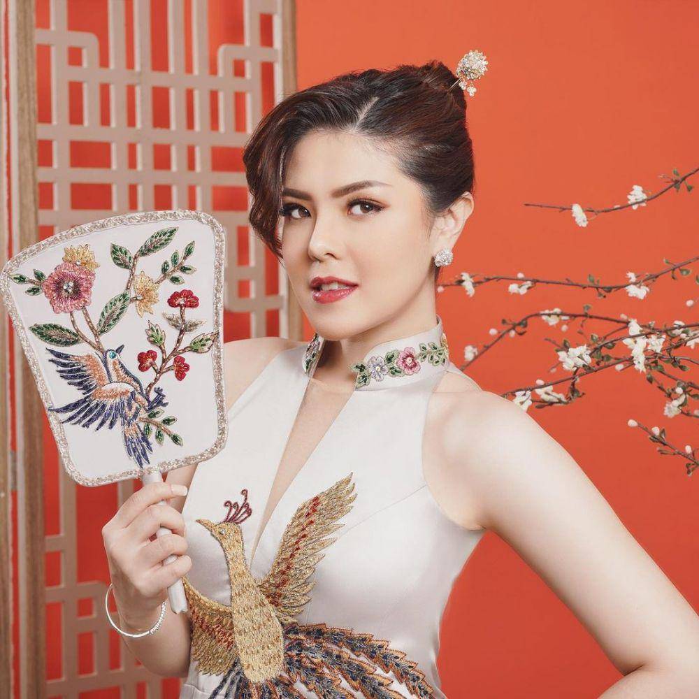 pemotretan selebriti dan selebgram Indonesia bertema Imlek (instagram.com/tinatoon101)