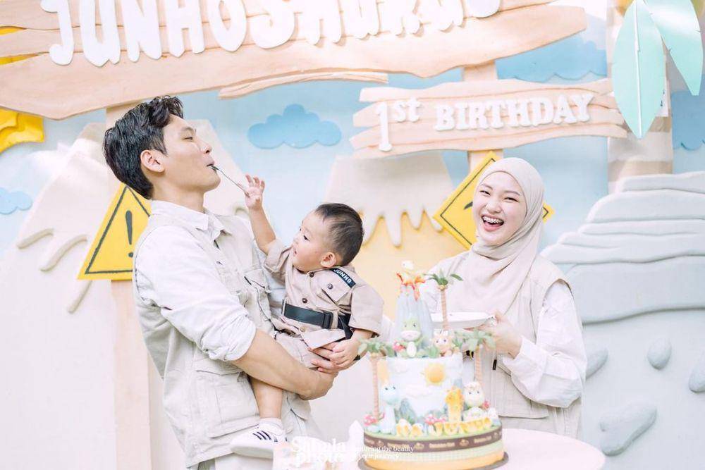 potret perayaan ulang tahun Junho (Sahala Photo via instagram.com/juliaprt7)