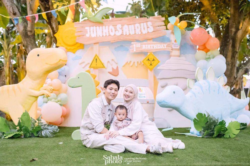 potret perayaan ulang tahun Junho (Sahala Photo via instagram.com/juliaprt7)
