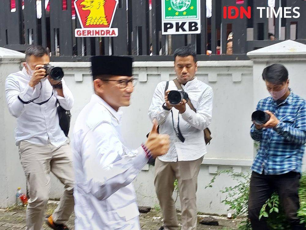 Politisi Partai Gerindra, Sandiaga Uno, tiba di rumah Sekber Gerindra-PKB pada Senin, (23/1/2023) di Menteng. (IDN Times/Santi Dewi)